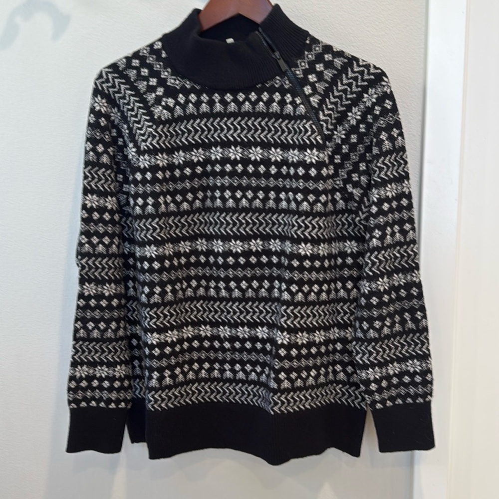 Lou and Grey super soft with stretch women’s cozy sweater in size large